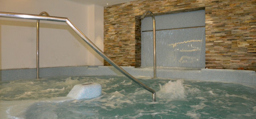 Vasca idromassaggio area wellness Terme Pejo